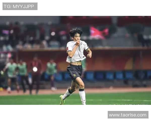 足球豪门之星闪耀赛场领衔顶级球员成就传奇历史